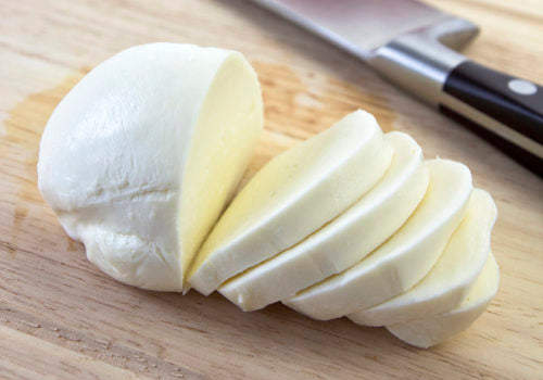 Mozzarella Mille Feuille mit Selleri und boutargue Rezept von Château Calissanne