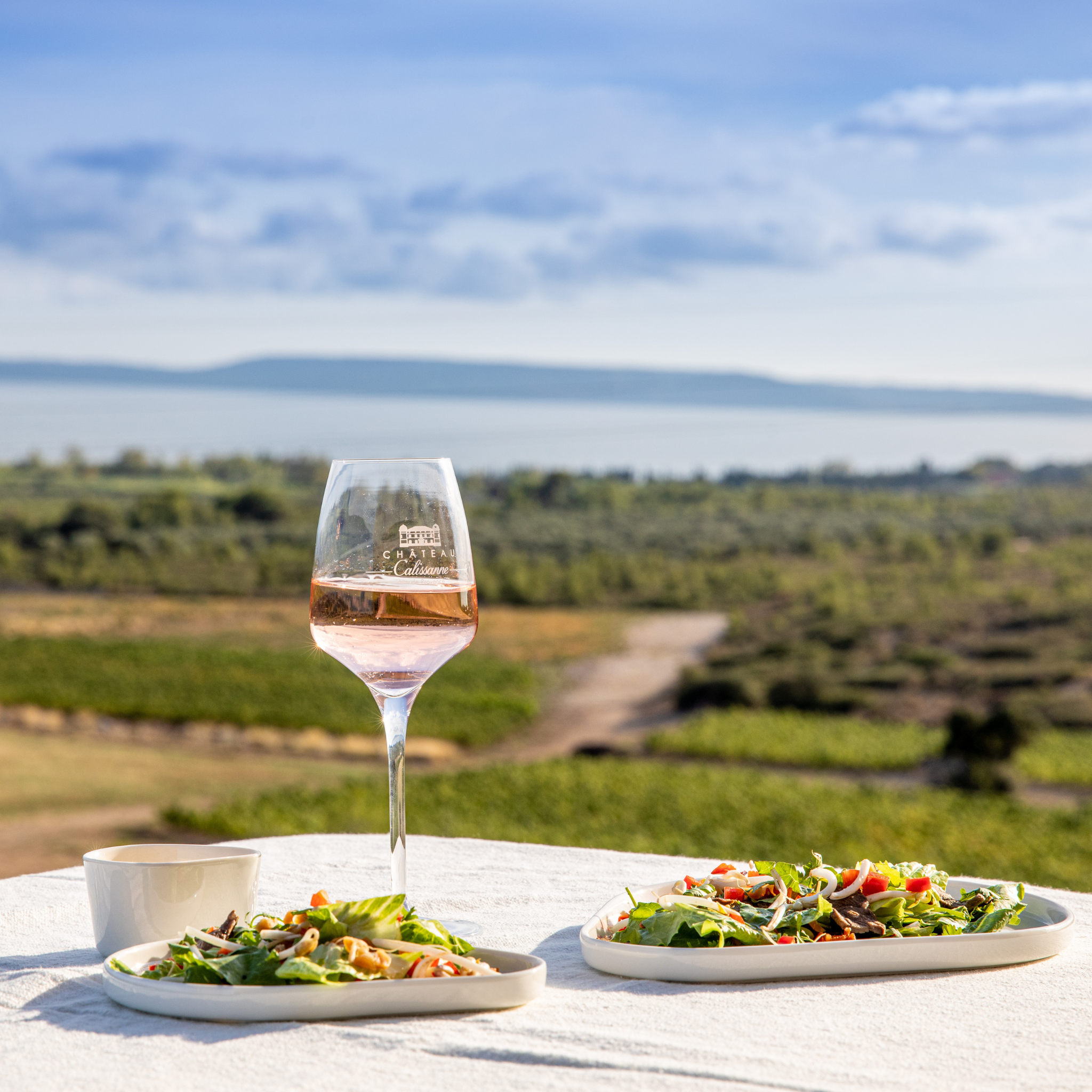 Ein Glas Rosewein von Chateau Calissanne 